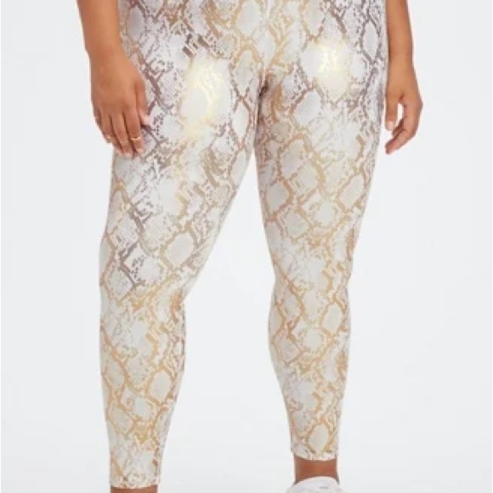 Fabletics Gold and white Snake Print Leggings NWT XL